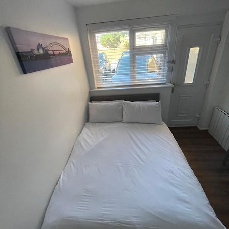 Fantastic Studio, Private Bathroom And Mini Kitchen. Thamesmead  Luaran gambar