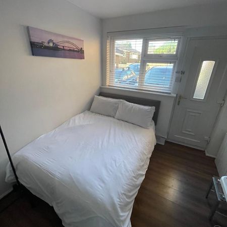 Fantastic Studio, Private Bathroom And Mini Kitchen. Thamesmead  Luaran gambar