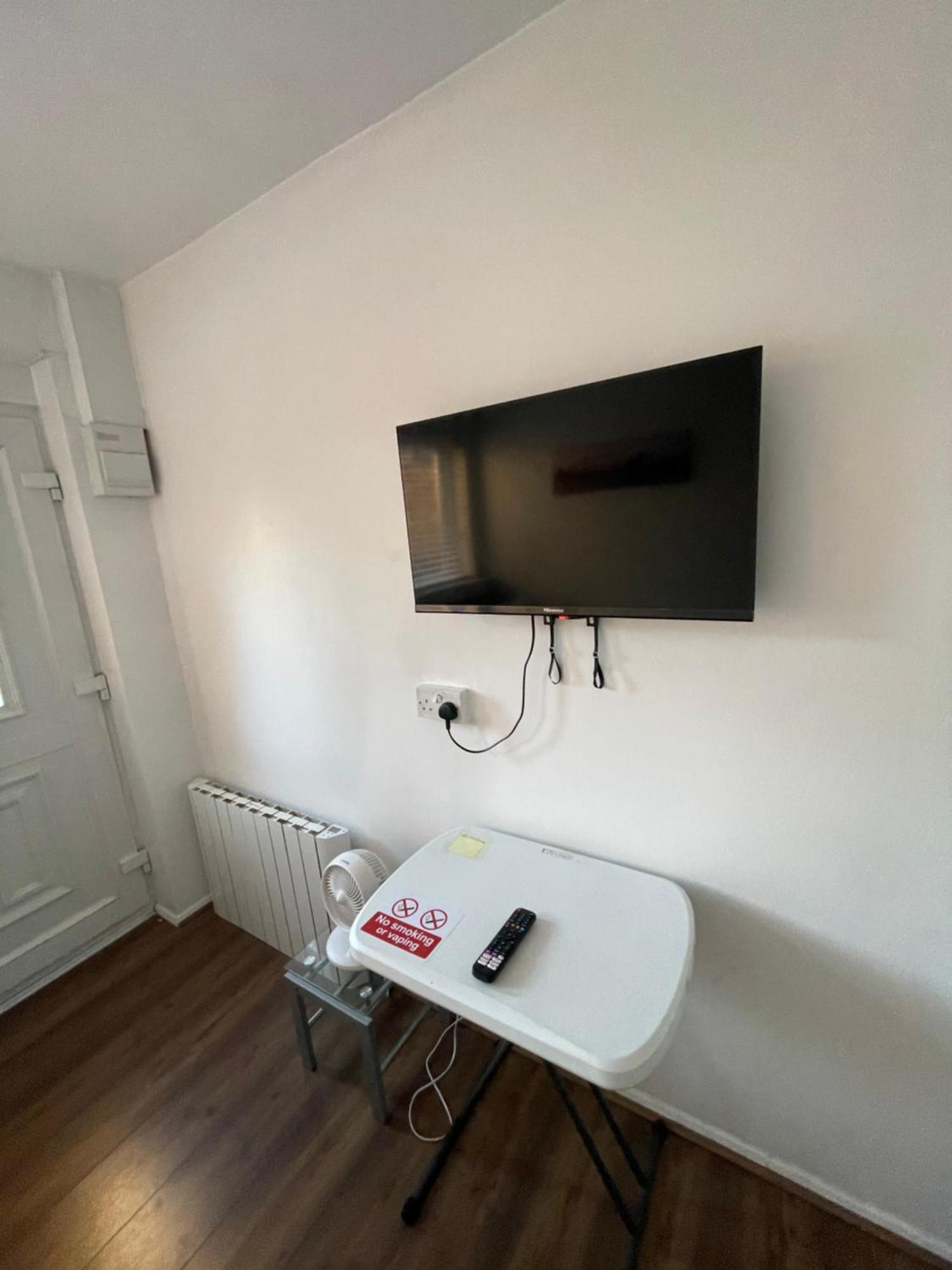 Fantastic Studio, Private Bathroom And Mini Kitchen. Thamesmead  Luaran gambar