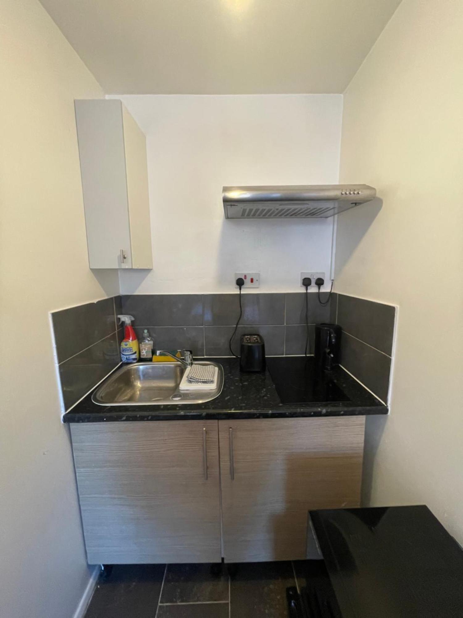 Fantastic Studio, Private Bathroom And Mini Kitchen. Thamesmead  Luaran gambar