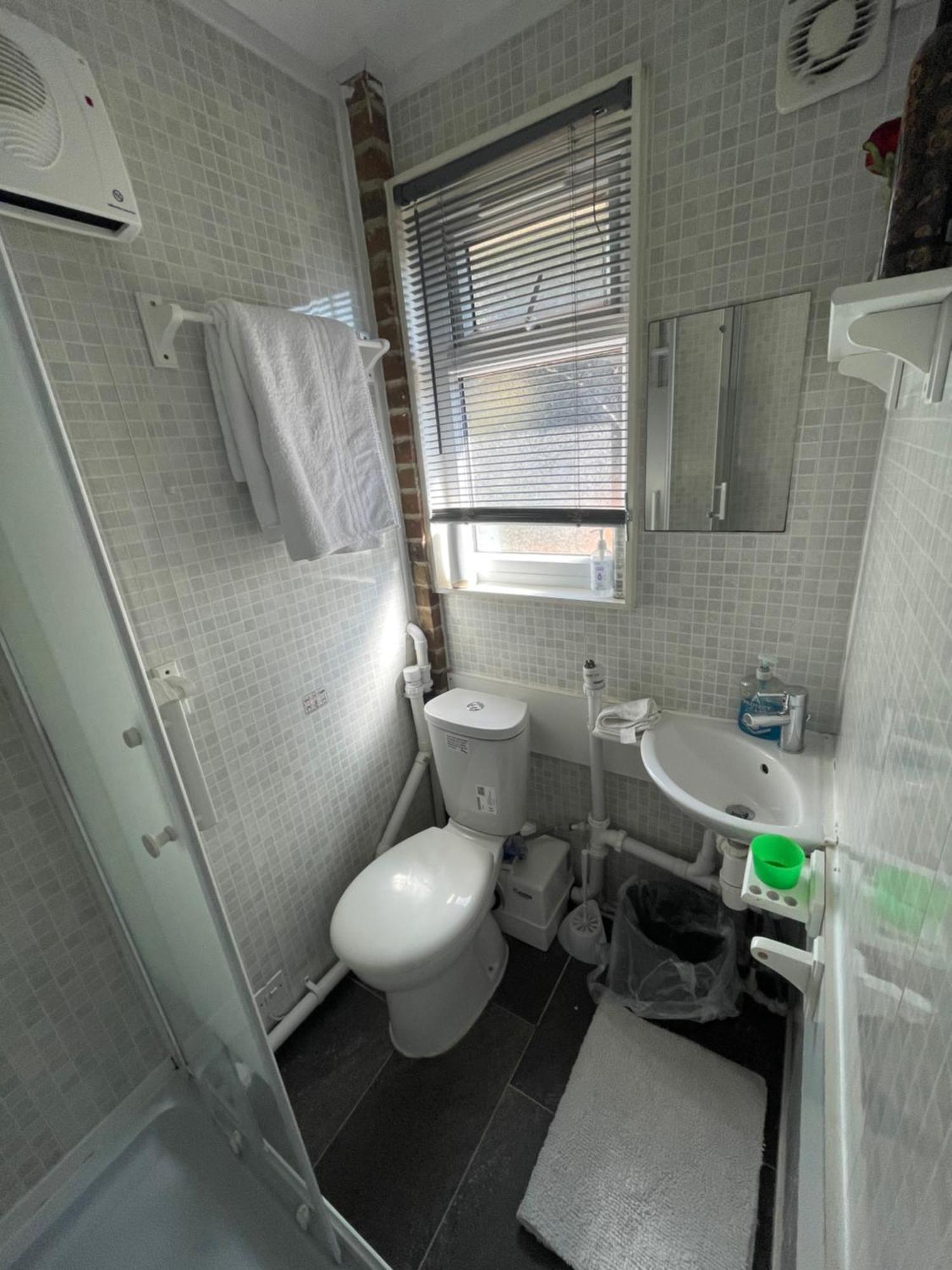 Fantastic Studio, Private Bathroom And Mini Kitchen. Thamesmead  Luaran gambar