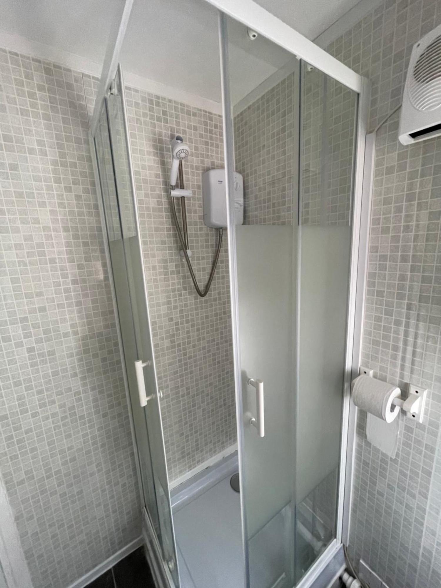 Fantastic Studio, Private Bathroom And Mini Kitchen. Thamesmead  Luaran gambar